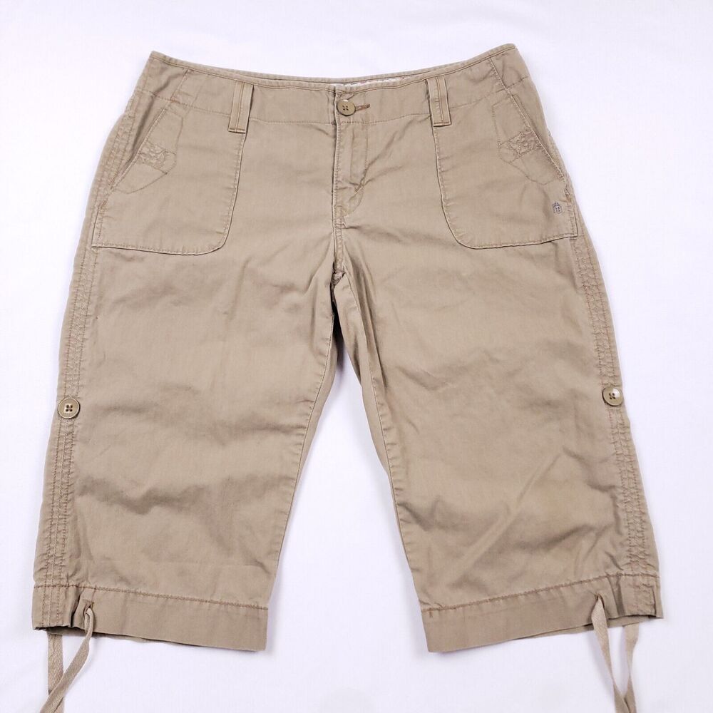 Levis Bermuda Shorts Womens waist 33, length 16 Beige  (sz tag removed)